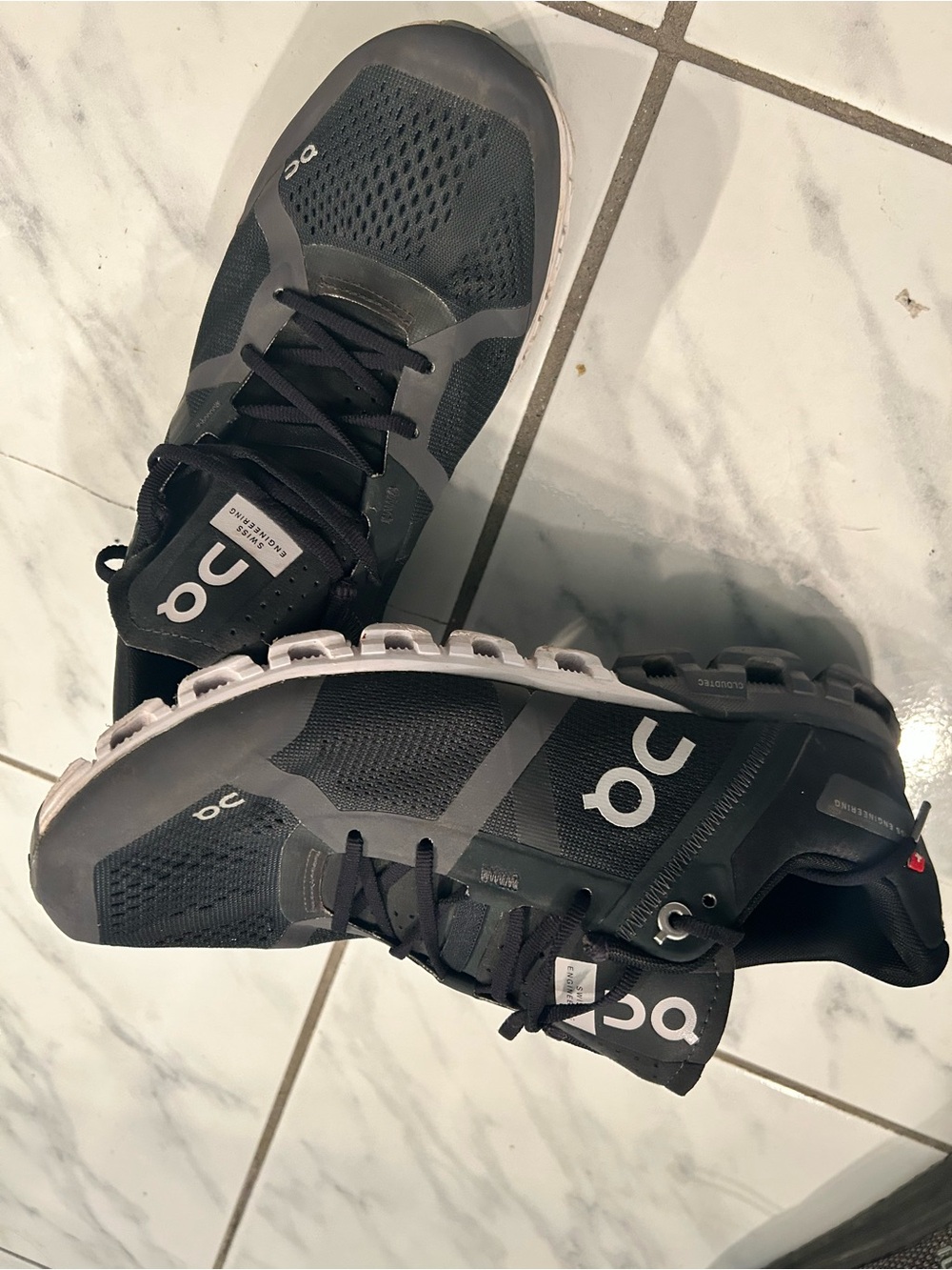 On Running Men's Cloudswift Black Athletic Shoes!